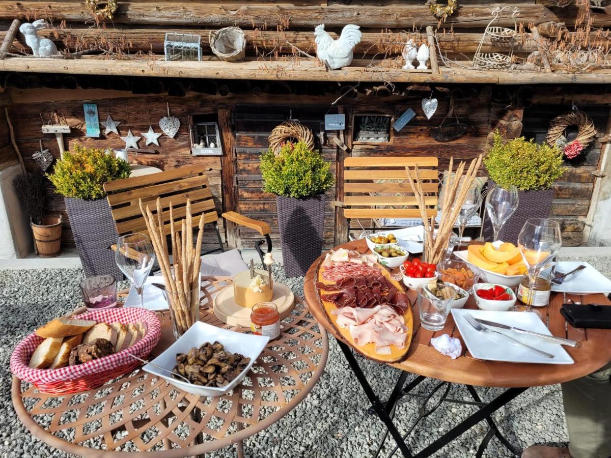 Chesa Prema Bed & Breakfast - Restaurant Disentis Eksteriør bilde